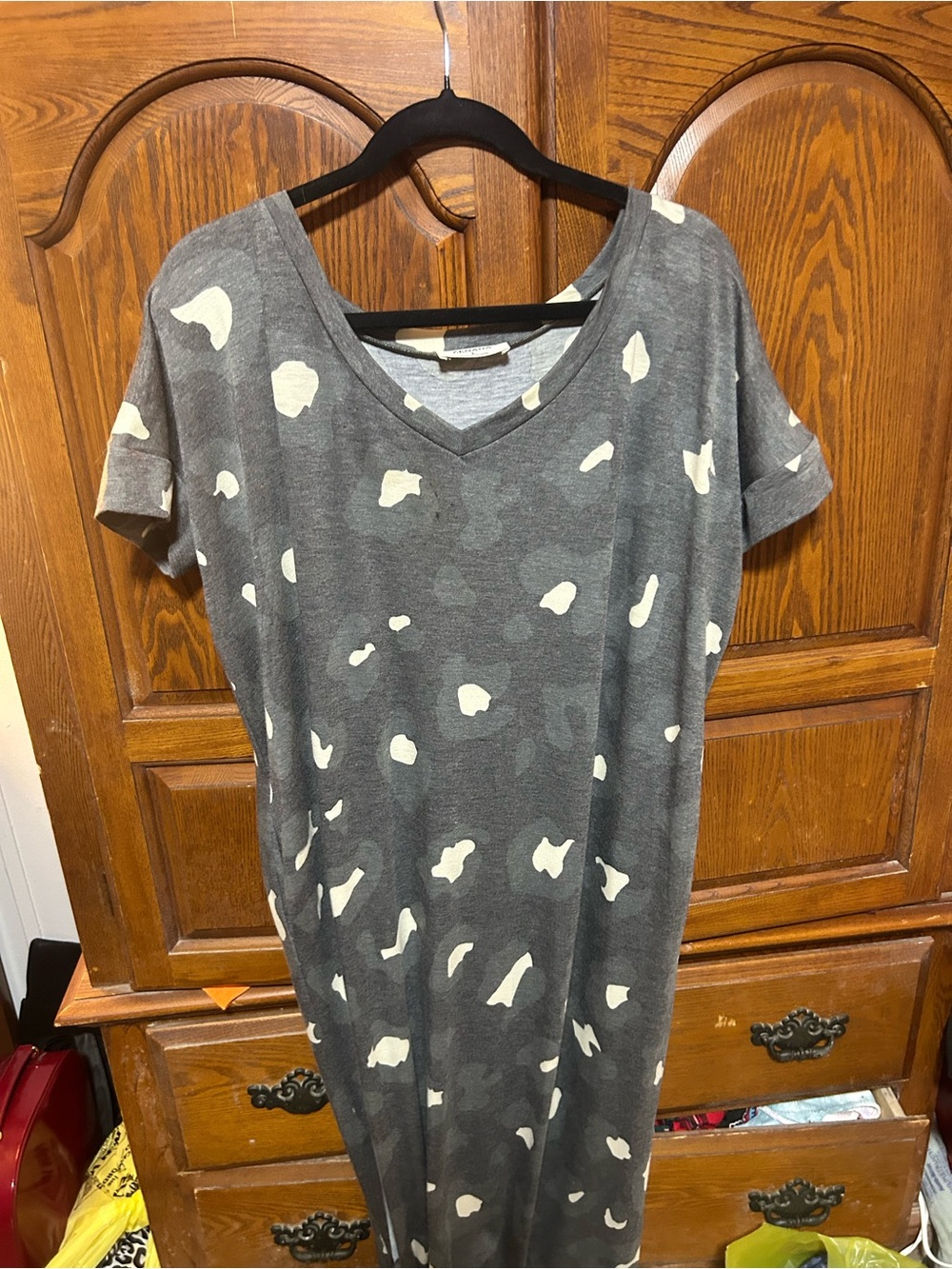 Zenana Outfitters Gray V-Neck Maxi Dress with Cream Spot Print